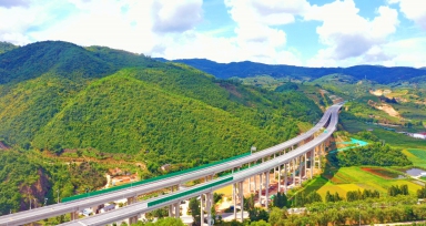 云南昌宁至保山高快公路